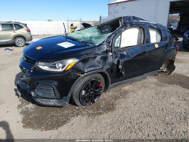 2020 CHEVROLET TRAX AWD LT 2