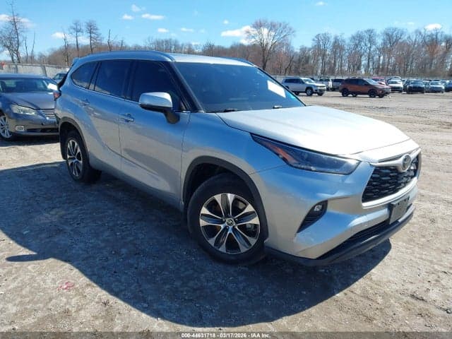 2021 TOYOTA HIGHLANDER XLE - 1