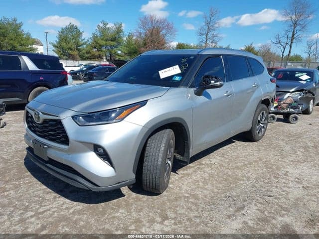 2021 TOYOTA HIGHLANDER XLE 2