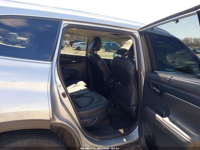 2021 TOYOTA HIGHLANDER XLE 8
