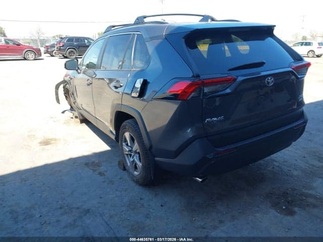2025 TOYOTA RAV4 XLE 3