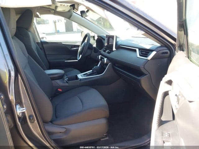 2025 TOYOTA RAV4 XLE 5