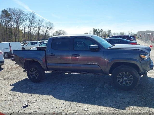 2022 TOYOTA TACOMA SR5 14