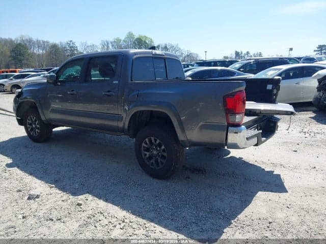 2022 TOYOTA TACOMA SR5 3