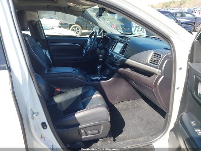 2019 TOYOTA HIGHLANDER SE 5