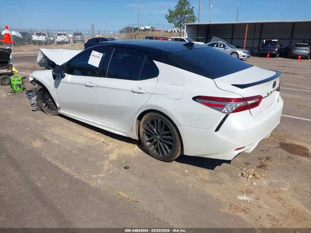 2018 TOYOTA CAMRY XSE 3