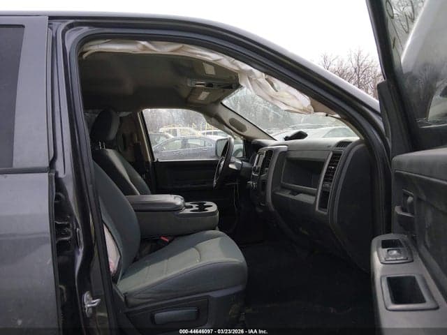 2017 RAM 1500 EXPRESS 4X4 6'4 BOX 5