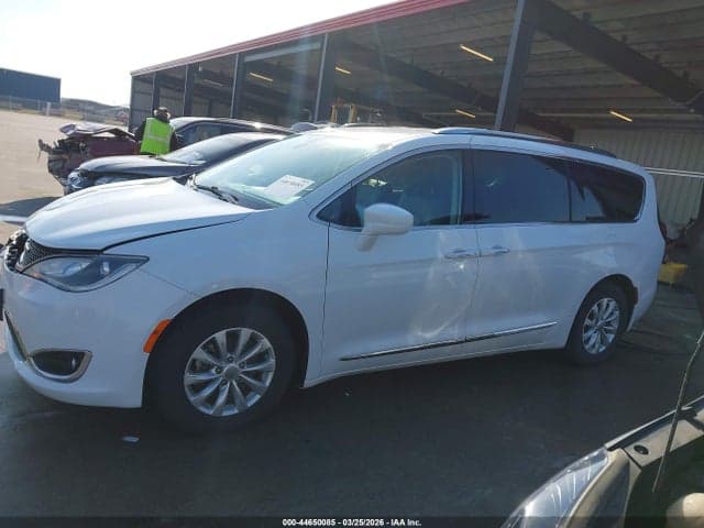 2019 CHRYSLER PACIFICA TOURING L 14