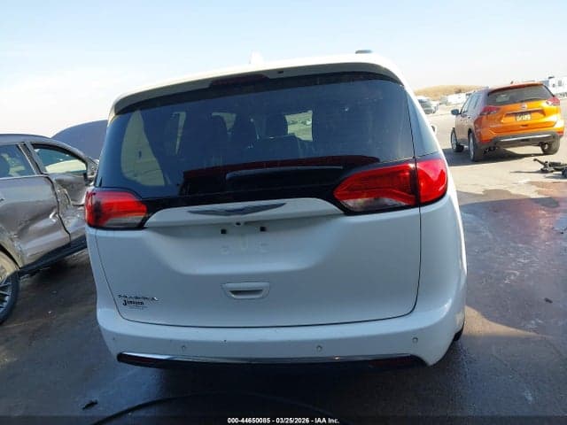 2019 CHRYSLER PACIFICA TOURING L 16