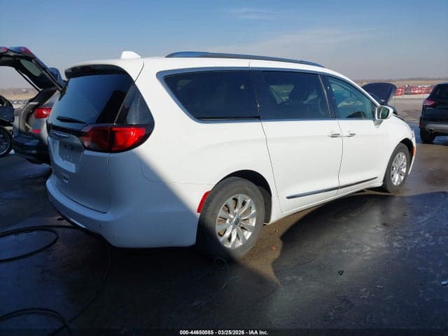 2019 CHRYSLER PACIFICA TOURING L 4