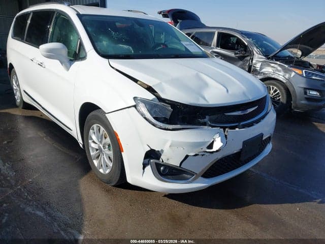 2019 CHRYSLER PACIFICA TOURING L 6