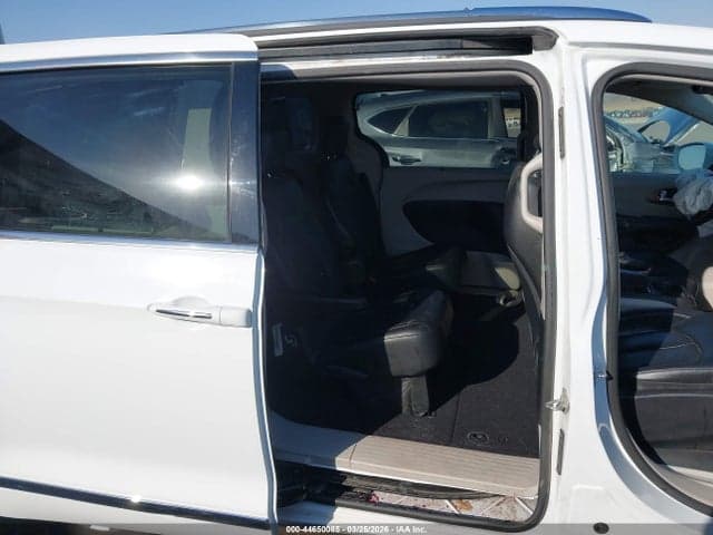 2019 CHRYSLER PACIFICA TOURING L 8