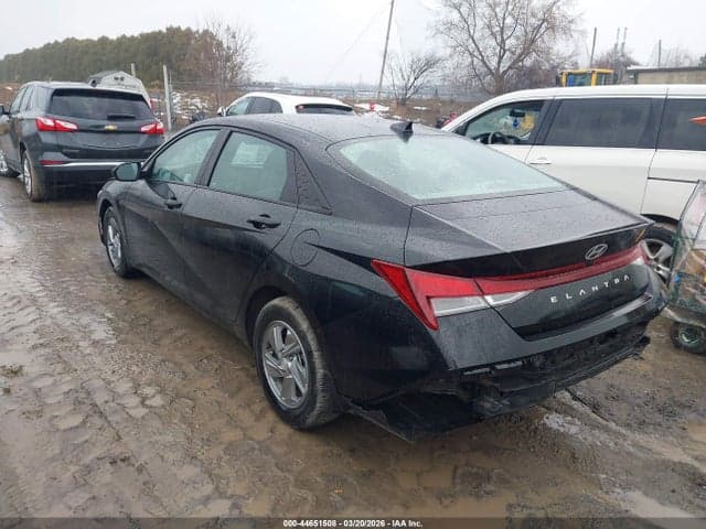 2025 HYUNDAI ELANTRA SE 3