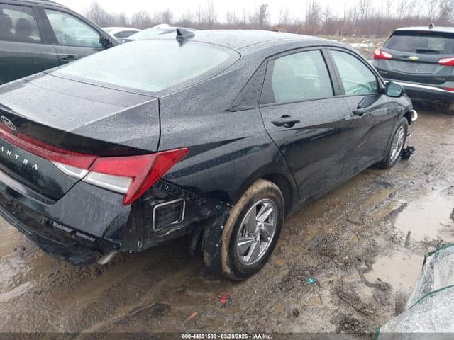 2025 HYUNDAI ELANTRA SE 4