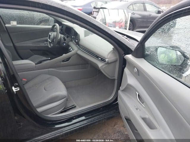 2025 HYUNDAI ELANTRA SE 5