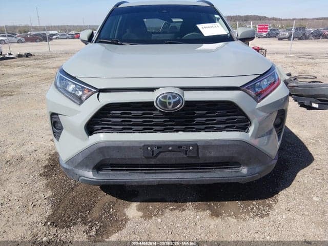 2020 TOYOTA RAV4 XLE 13