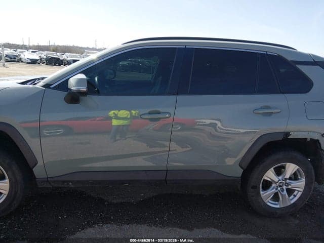 2020 TOYOTA RAV4 XLE 15
