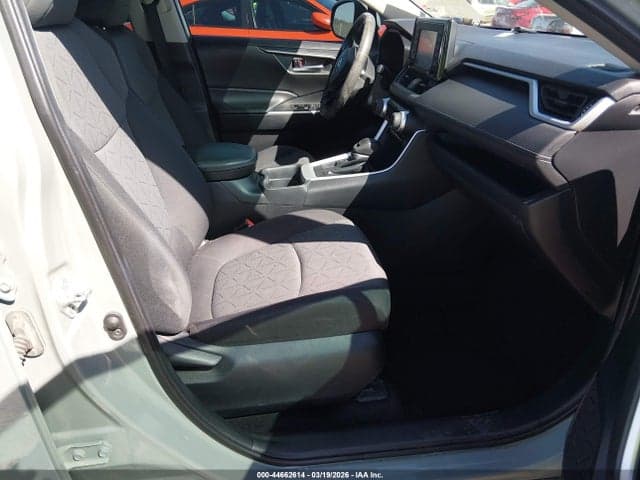 2020 TOYOTA RAV4 XLE 5