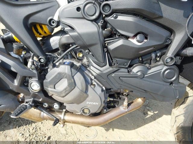 2025 DUCATI MONSTER 8