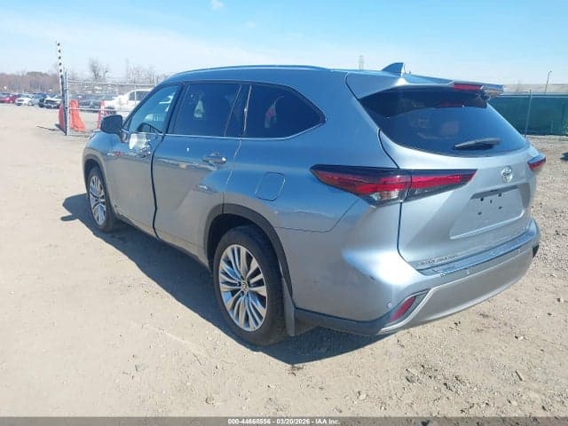 2024 TOYOTA HIGHLANDER PLATINUM 3