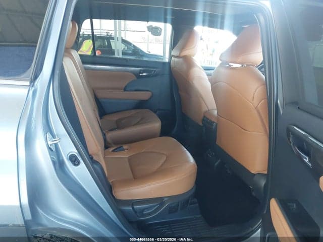 2024 TOYOTA HIGHLANDER PLATINUM 8