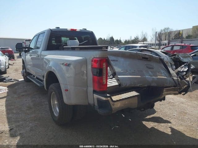 2026 FORD F-350 LARIAT 3