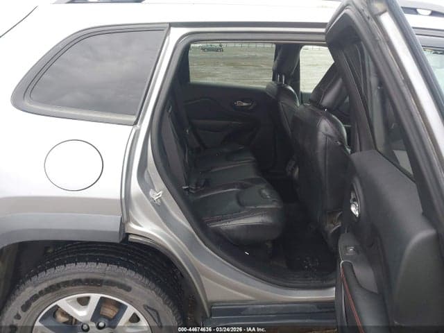 2016 JEEP CHEROKEE TRAILHAWK 8