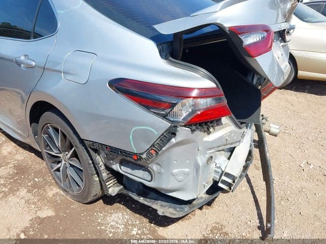 2021 TOYOTA CAMRY SE 18