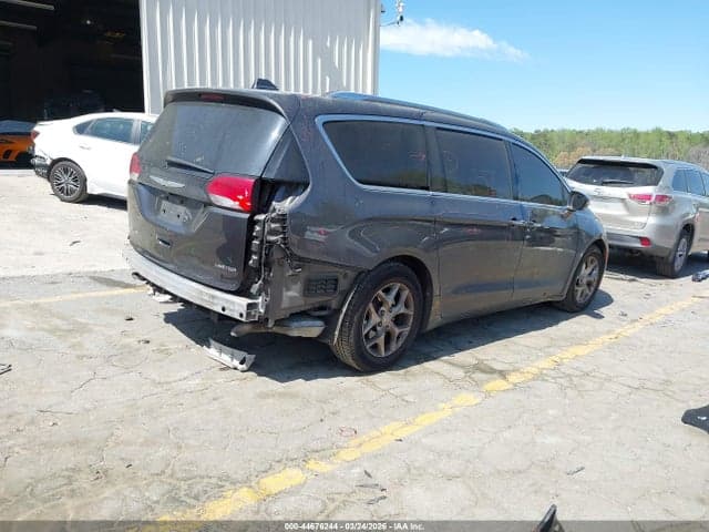 2017 CHRYSLER PACIFICA LIMITED 4