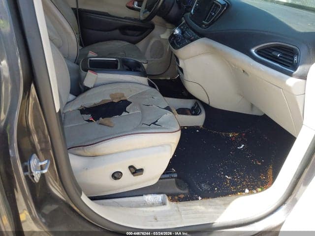 2017 CHRYSLER PACIFICA LIMITED 5