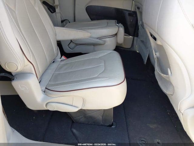 2017 CHRYSLER PACIFICA LIMITED 8