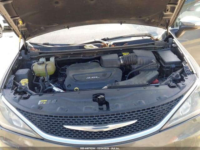 2017 CHRYSLER PACIFICA LIMITED 10