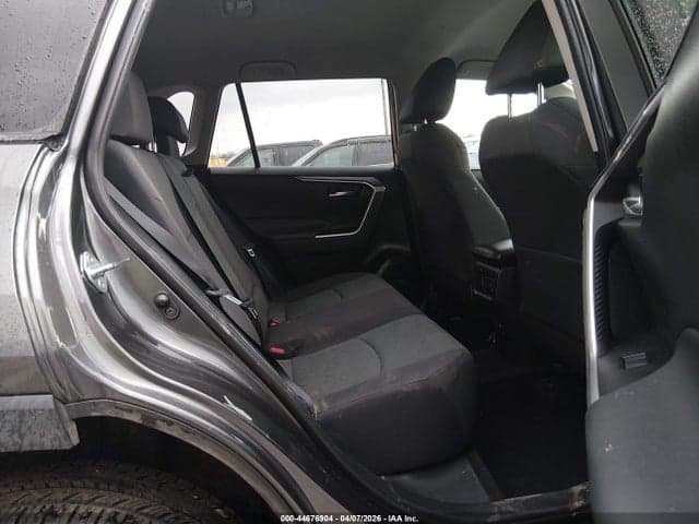 2021 TOYOTA RAV4 XLE 8
