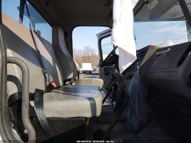 2025 FREIGHTLINER M2 106 5