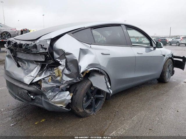 2026 TESLA MODEL Y 4