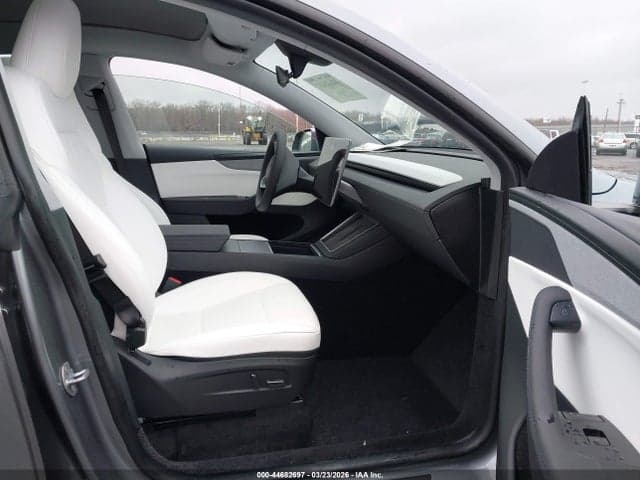2026 TESLA MODEL Y 5