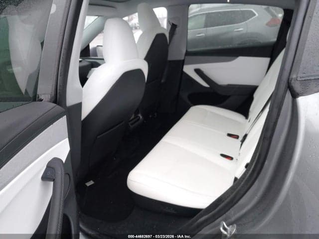 2026 TESLA MODEL Y 8