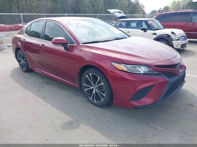 2018 TOYOTA CAMRY SE - 1