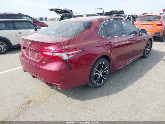 2018 TOYOTA CAMRY SE 4