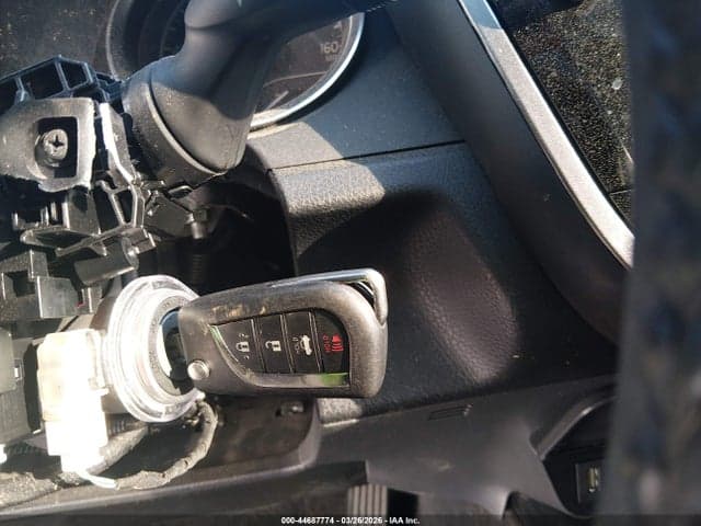 2020 TOYOTA CAMRY SE 11
