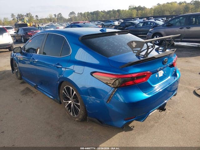 2020 TOYOTA CAMRY SE 3