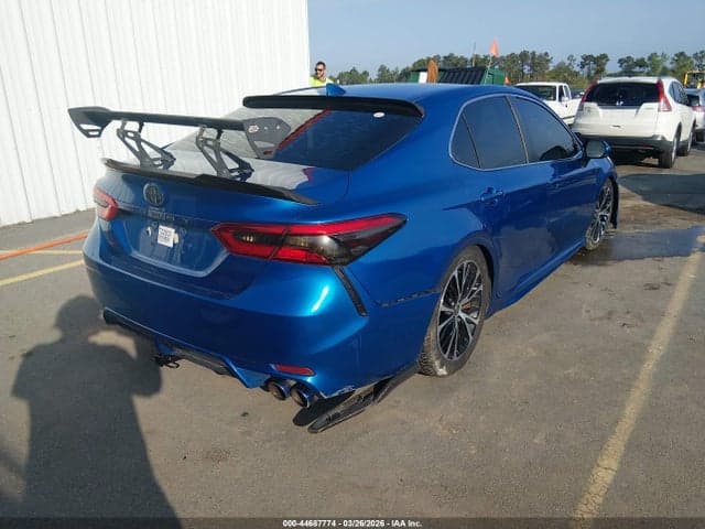 2020 TOYOTA CAMRY SE 4
