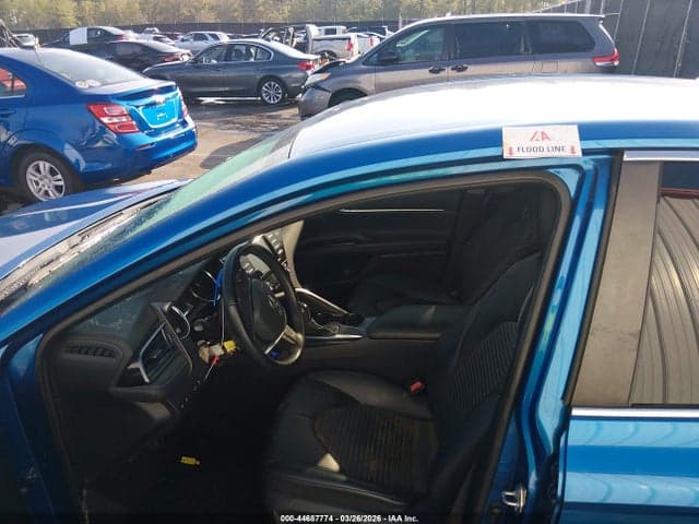 2020 TOYOTA CAMRY SE 6