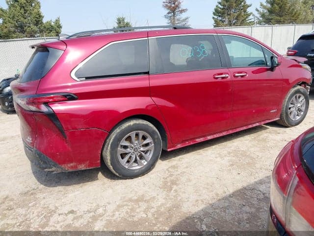 2021 TOYOTA SIENNA XLE 4