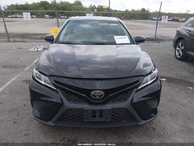 2018 TOYOTA CAMRY SE 12