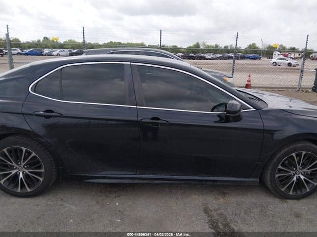 2018 TOYOTA CAMRY SE 13