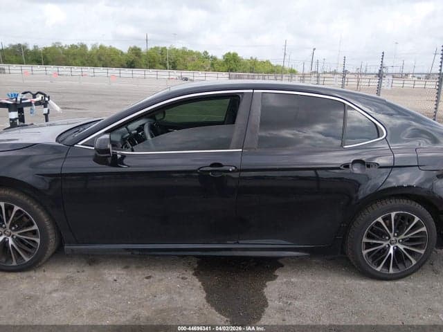 2018 TOYOTA CAMRY SE 14