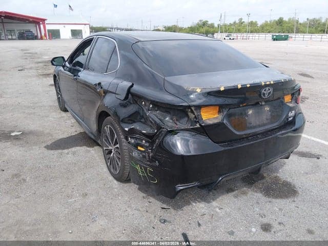 2018 TOYOTA CAMRY SE 3