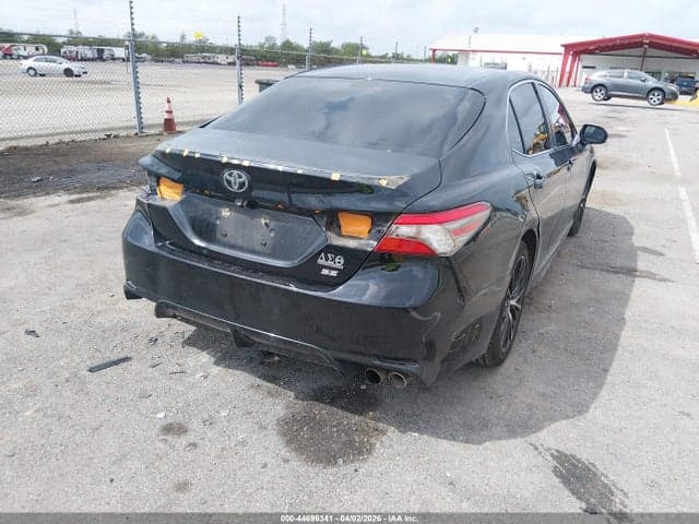 2018 TOYOTA CAMRY SE 4