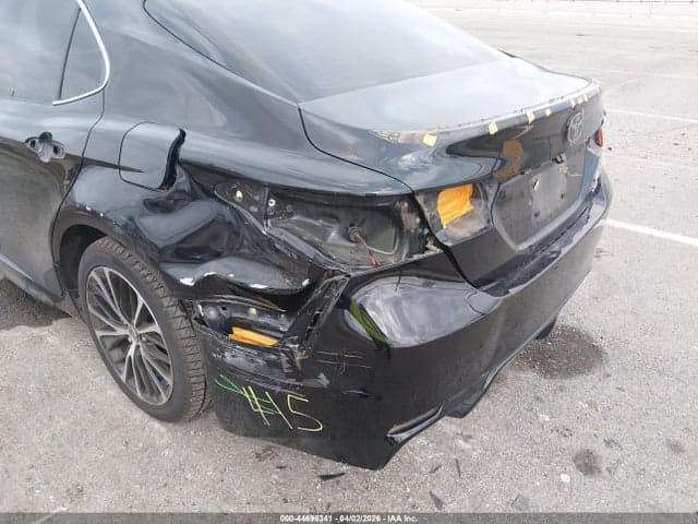 2018 TOYOTA CAMRY SE 6